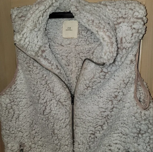 Misses sz L Thread & Supply Wubby Sherpa Tan And cream zip of Vest - Picture 4 of 9